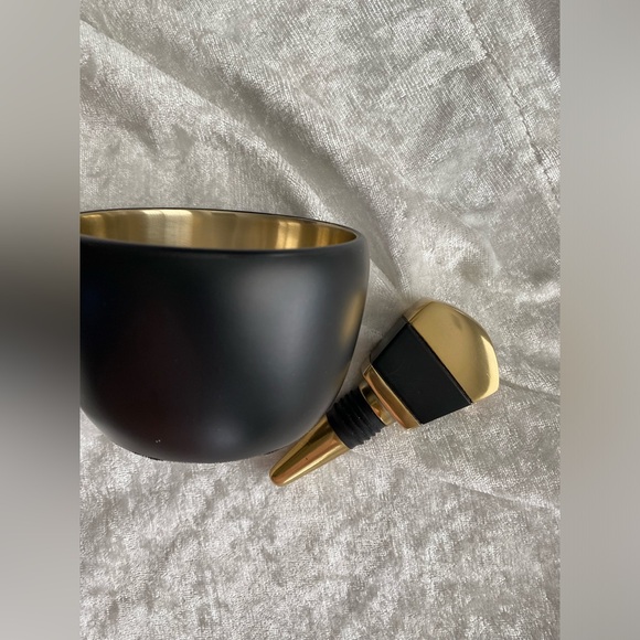 Nero D’oro Bottle Stoper & Bottle Coaster set - Picture 3 of 4